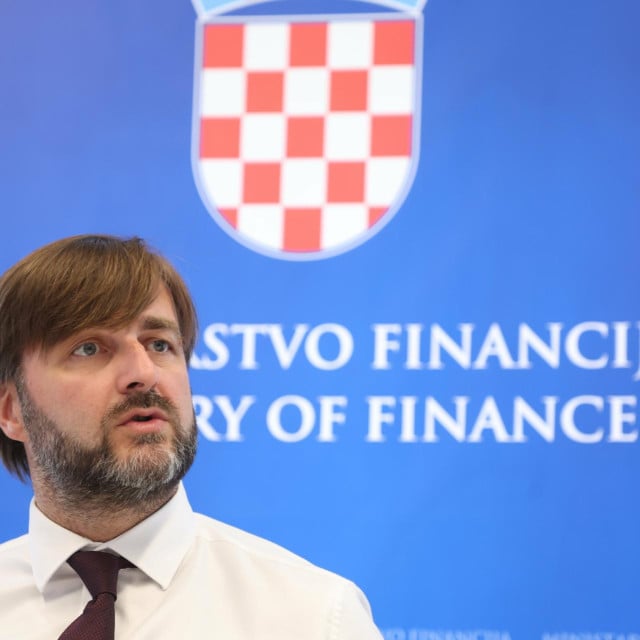 <p>Tomislav Ćorić&nbsp;najavio je uvođenje poreza na prekomjerne profitne marže, koji se odnosi na&nbsp;oko 1800 velikih i srednjih poduzetnika</p>

<p>&nbsp;</p>