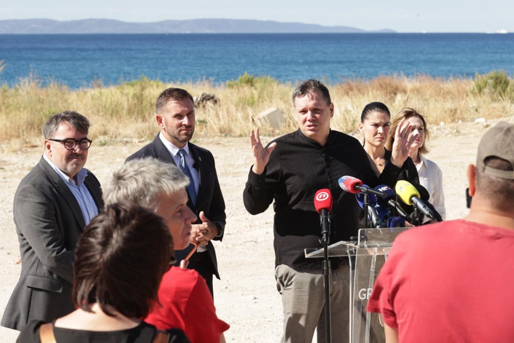 <p>Domagoj Maroević, Dragan Žuvela, Tomislav &Scaron;uta, Matea Dorčić, Ružica Batinić&nbsp;Santro</p>