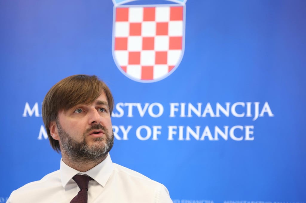 <p>&nbsp;Tomislav Ćorić&nbsp;&nbsp;najavio je uvođenje poreza na prekomjerne profitne marže, koji se odnosi na&nbsp;oko 1800 velikih i srednjih poduzetnika</p>

<p>&nbsp;</p>
