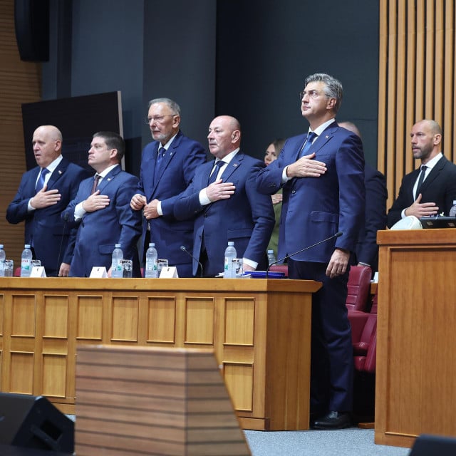 <p>Nikada nikome nisu dulje, če&scaron;će i s tako puno gorljiva uvjerenja proricali skori konačni pad kao Plenkoviću</p>