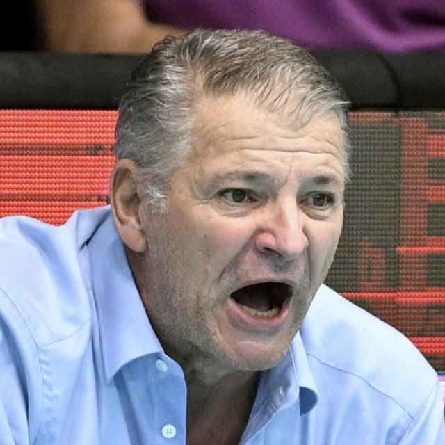 <p>Zoran Bajić, hrvatski trener na klupi Novog Beograda, poku&scaron;ao je smiriti situaciju.</p>