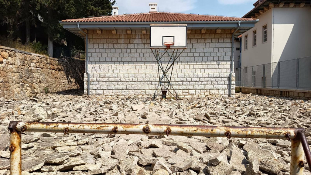 <p>Obnova igrali&scaron;ta Gimnazije</p>