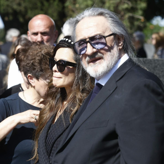 <p>Nikolina Pi&scaron;ek i Mi&scaron;a Grof na Vidojevu&nbsp;ispraćaju u svibnju 2022. u Beogradu</p>