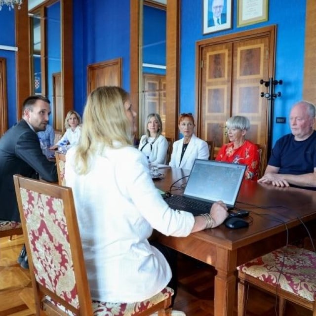 <p>Održan sastanak s MO Brodarica na temu rekonstrukcije ulice Denisa &Scaron;pike i ulice Put Dikla</p>