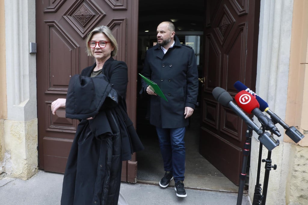 <p>&Scaron;to se promijenilo u odnosu na vrijeme kad je SDP-ovce predvodio Peđa Grbin? Upućeni kažu da ekipa iz Možemo! nije drastično&nbsp;promijenila mi&scaron;ljenje o SDP-ovcima, nego su u međuvremenu do&scaron;li do pragmatične spoznaje da bez njih ne mogu do vlasti</p>