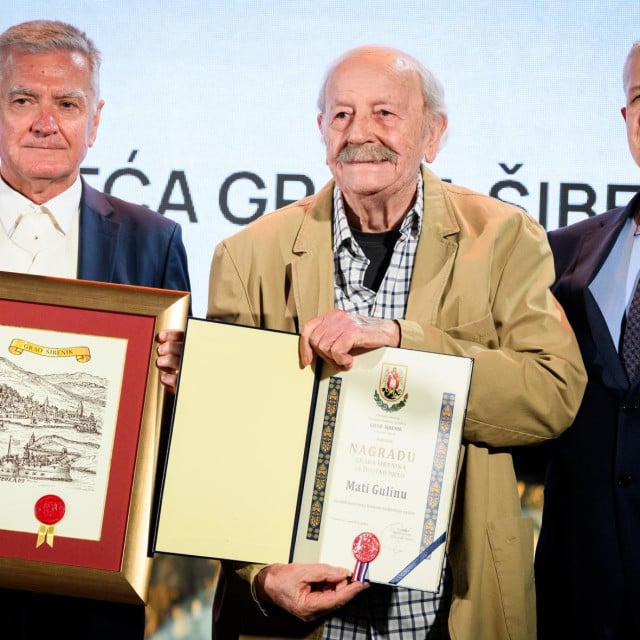 <p>Glumac Mate Gulin dobio je nagradu zab životno djelo</p>