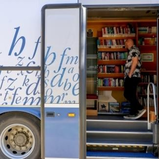 <p>zadaraski Bibliobus</p>