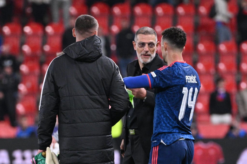 <p>Prag, 260926.<br>
Fortuna Arena nogometni stadion.<br>
Nogometna utakmica 1. kola Lige nacija, Ceska - Hrvatska.<br>
Na fotografiji: Slaven Bilic, Ivan Perisic.<br>