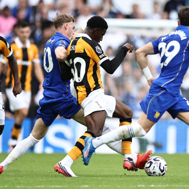 <p>Chelsea&lsquo;s English midfielder #10 Cole Palmer (2L) tackles Hull City&lsquo;s French striker #50 Mohamed-Ali Cho during the English Premier League football match between Chelsea and Hull City at Stamford Bridge in London on September 12, 2026. (Photo by Henry NICHOLLS/AFP)/RESTRICTED TO EDITORIAL USE. No use with unauthorized audio, video, data, fixture lists, club/league logos or &lsquo;live&lsquo; services. Online in-match use limited to 120 images. An additional 40 images may be used in extra time. No video emulation. Social media in-match use limited to 120 images. An additional 40 images may be used in extra time. No use in betting publications, games or single club/league/player publications./</p>