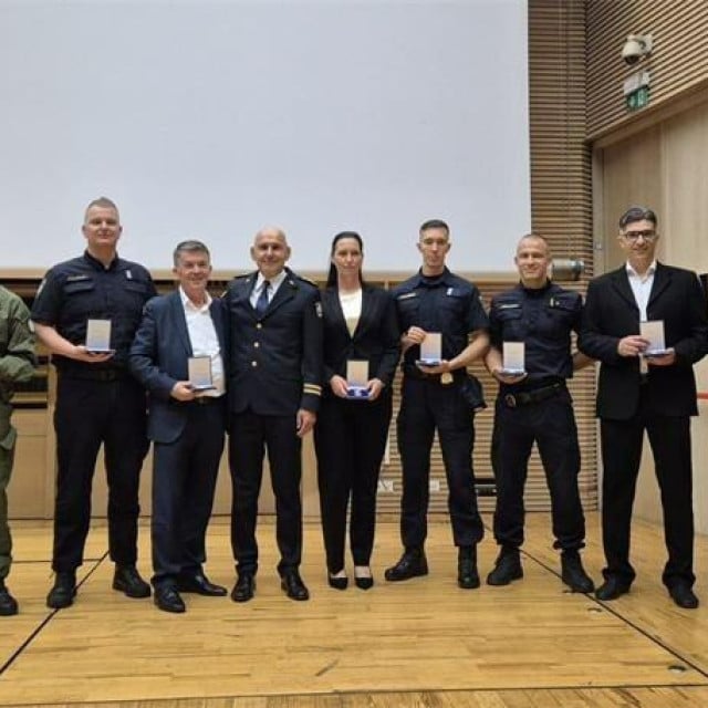 <p>Nagrađeni policajci: Velimir Cvitanović, Jure Merčep, Nikola Begić, Petar Režić, Ivan &Scaron;o&scaron;o, Maja Belaić i Ante Križan</p>