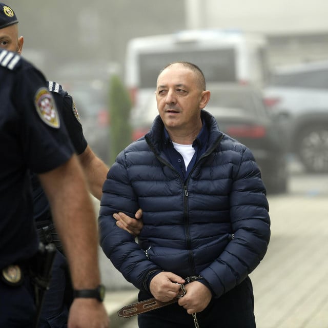 <p>Prvookrivljeni Darko Amić Dragi osuđen je na pet godina i &scaron;est mjeseci zatvora zbog poticanja na ubojstvo načelnika Seučeka i uni&scaron;tavanja njegove imovine</p>