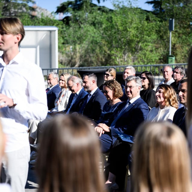 <p>Sibenik, 300926.<br>
Predsjednik Vlade Andrej Plenkovic nazocio je otvorenju nove zgrade Drzavnog arhiva u Sibeniku.<br>
Na fotografiji: Andrej Plenkovic, Nina Obuljen Korzinek i Tonci Glavina.<br>