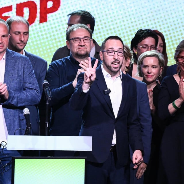 <p>Polako, ali sigurno, mijenjaju se odnosi snaga i na ljevici. Redovita mjesečna sondiranja raspoloženja birača to u posljednje vrijeme potvrđuju, a zagrebačka kriza bi mogla biti i prekretnica</p>