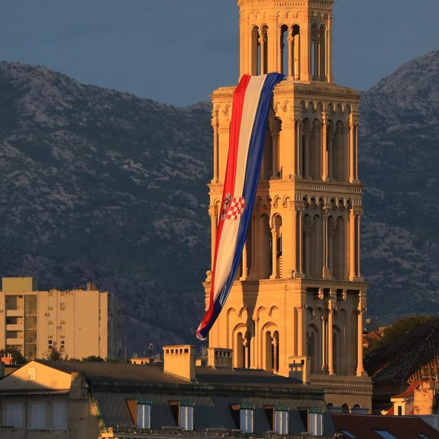 <p>U Splitsko-dalmatinsku županiju posljednjih se godina vi&scaron;e ljudi doseljava nego odseljava, osobito iz inozemstva</p>
