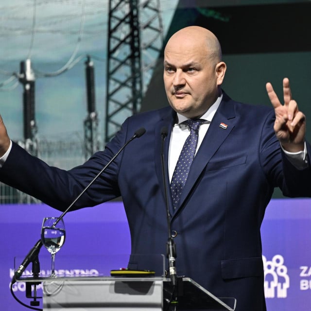 <p>Ministar Ante &Scaron;u&scaron;njar je samo odgodio uvođenje sidrenih cijena</p>

<p>&nbsp;</p>

<p>&nbsp;</p>
