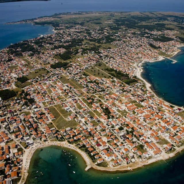 <p>Panorama otoka Vira</p>