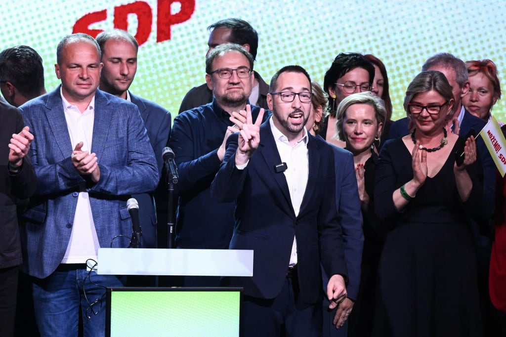 <p>Polako, ali sigurno, mijenjaju se odnosi snaga i na ljevici. Redovita mjesečna sondiranja raspoloženja birača to u posljednje vrijeme potvrđuju, a zagrebačka kriza bi mogla biti i prekretnica</p>