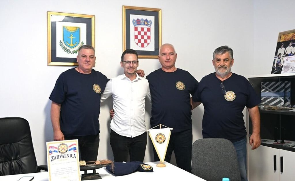 <p>Pripadnici ratne policije 1991. iz Ploča zahvalili gradonačelniku &scaron;to ih je Grad predložio za odlikovanje</p>