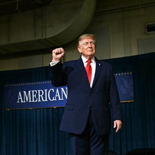 <p>&nbsp;Donald Trump nakon uklanjanja svog imena s Kennedy Centra želi ga sru&scaron;iti&nbsp;</p>