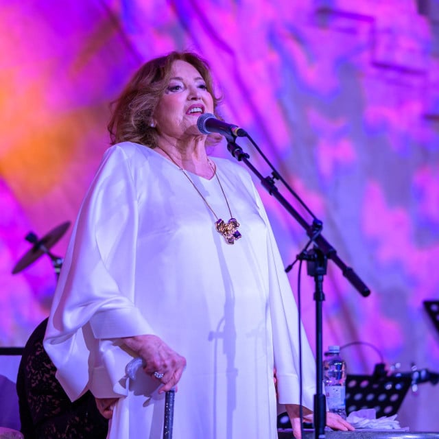 <p>Prvi opro&scaron;tajni koncert glazbene dive Tereze Kesovije ovog lipnja u Dvoru</p>