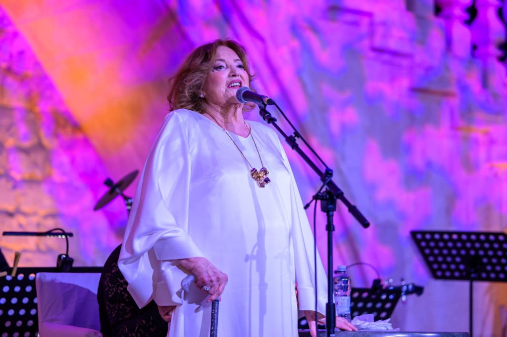 <p>Prvi opro&scaron;tajni koncert glazbene dive Tereze Kesovije ovog lipnja u Dvoru</p>