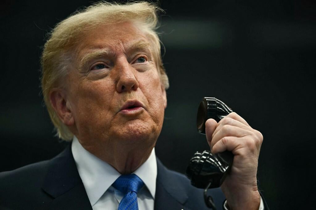 <p>&nbsp;Donald Trump ne preza ni od objavljivanja privatnih brojeva političkih suparnika&nbsp;&nbsp;</p>