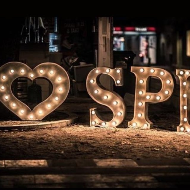 <p>Split Spring Festival</p>
