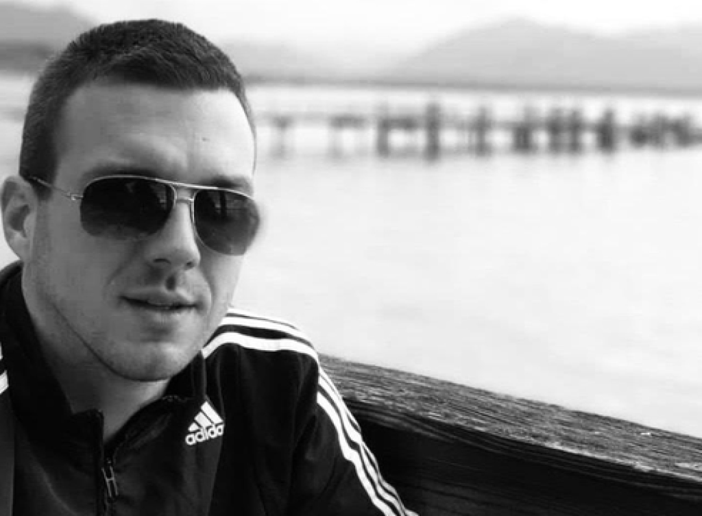 <p>Nikola Martan, koji je te&scaron;ko ozlijeđen u tučnjavi početkom srpnja u istarskom Medulinu, preminuo je u četvrtak u bolnici u Puli&nbsp;&nbsp;</p>