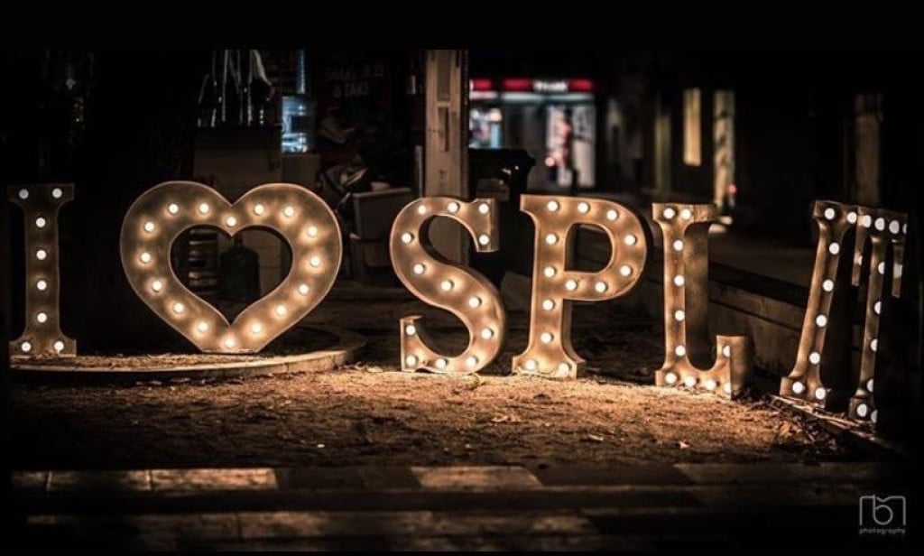 <p>Split Spring Festival</p>
