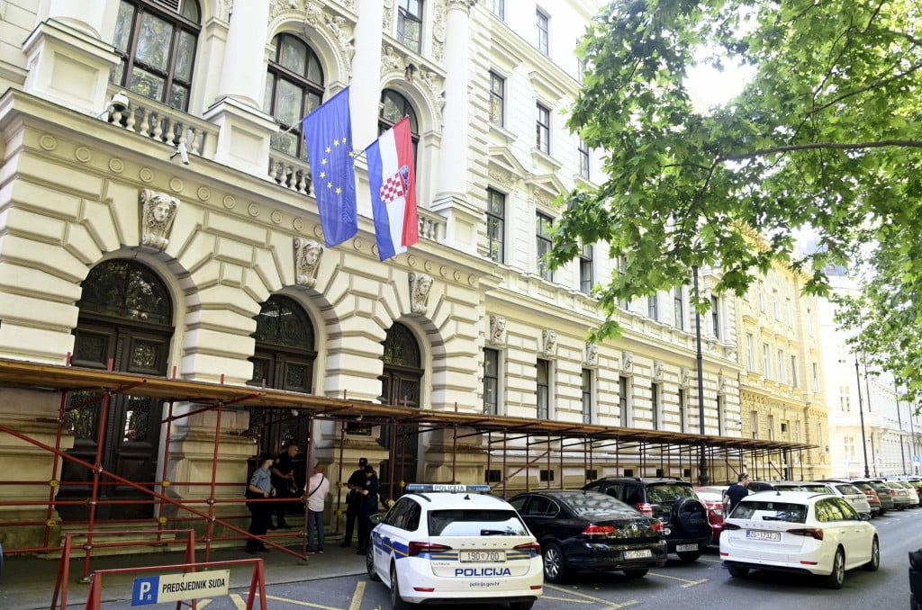 <p>Zbog dojave o bombi evakuirana je zgrada Županijskog suda&nbsp;u Zagrebu&nbsp;</p>