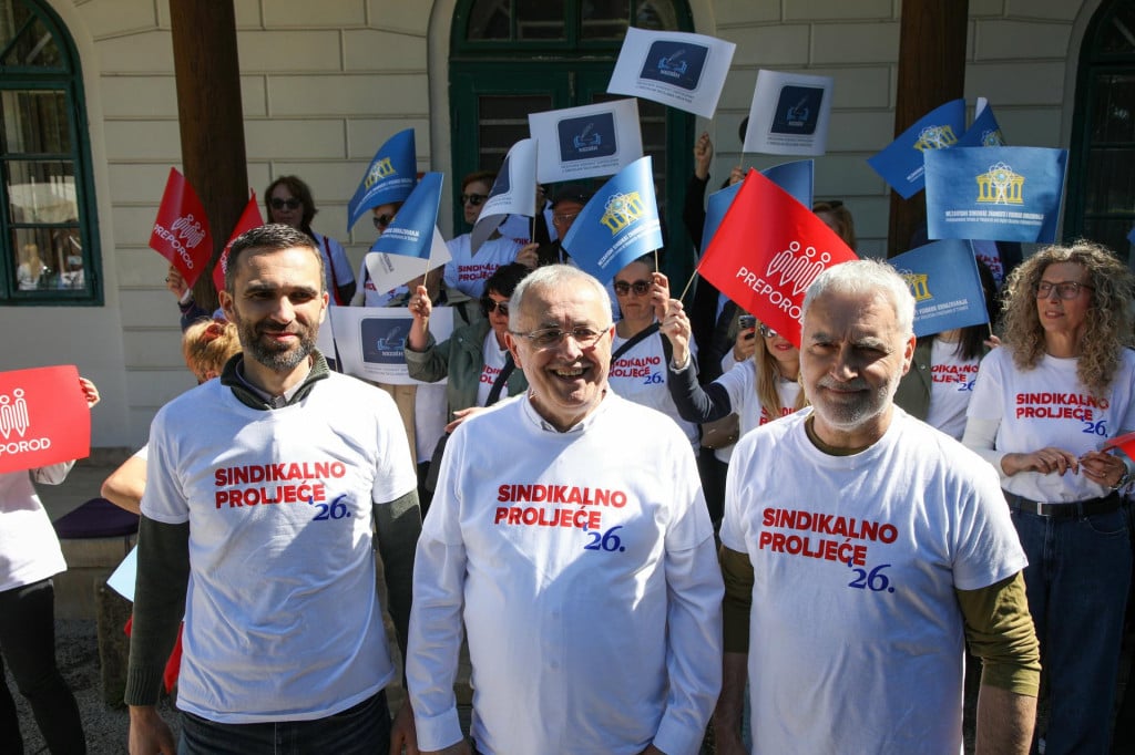 <p>Čelnici obrazovnih sindikata&nbsp;poslali su poruke vezano uz skora&scaron;nji početak pregovora s Vladom o osnovici plaće, materijalnim pravima i indeksaciji plaća za 250.000 zaposlenih u javnim službama</p>