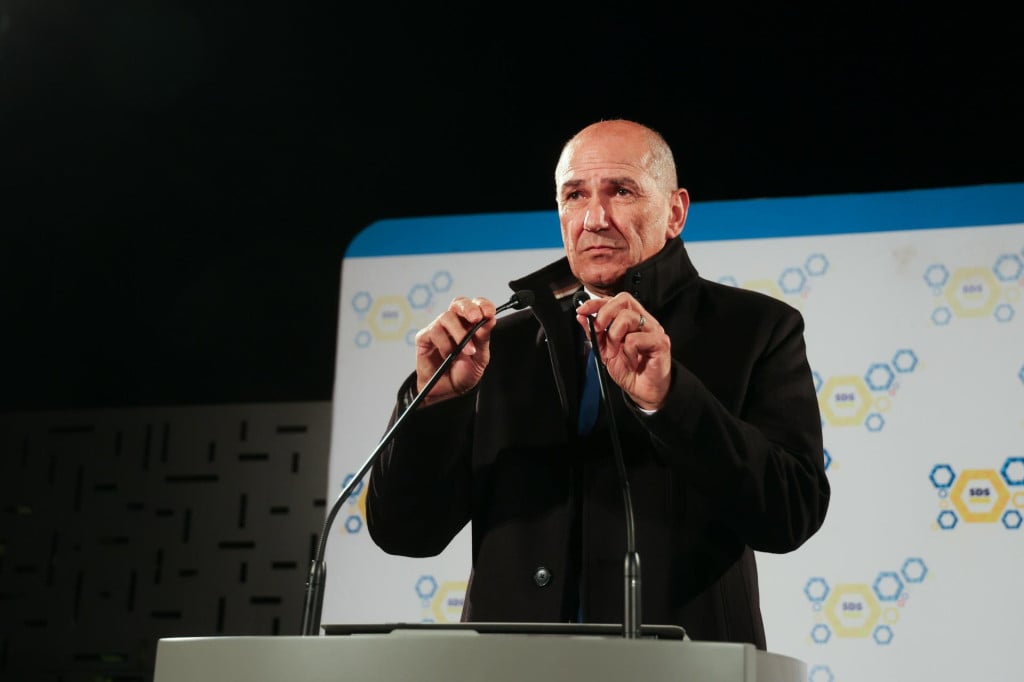 <p>Janez Jan&scaron;a&nbsp;</p>