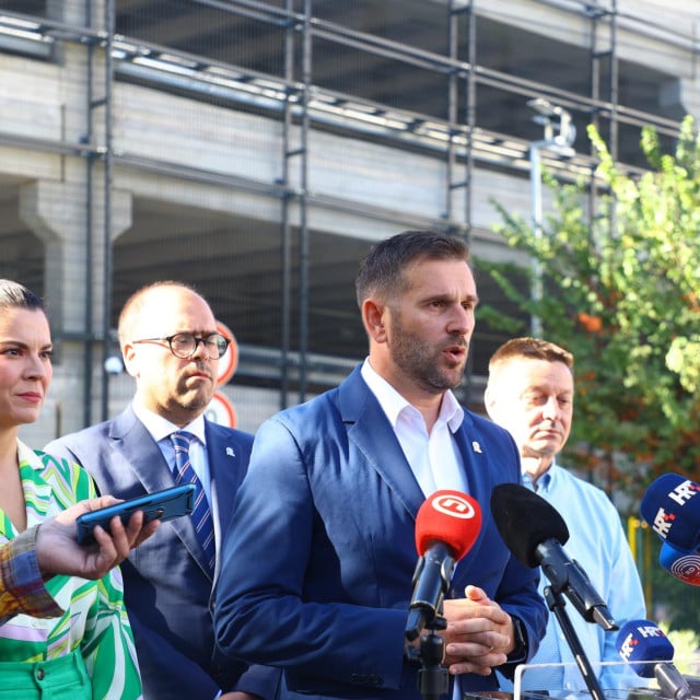 <p>U ovoj priči nije zanemariv Kerum, koji je javno rekao da neće prihvatiti ovakve izmjene GUP-a, koje je nazvao Puljkovim. Kerum to vjerojatno nije govorio iz načelnih razloga</p>