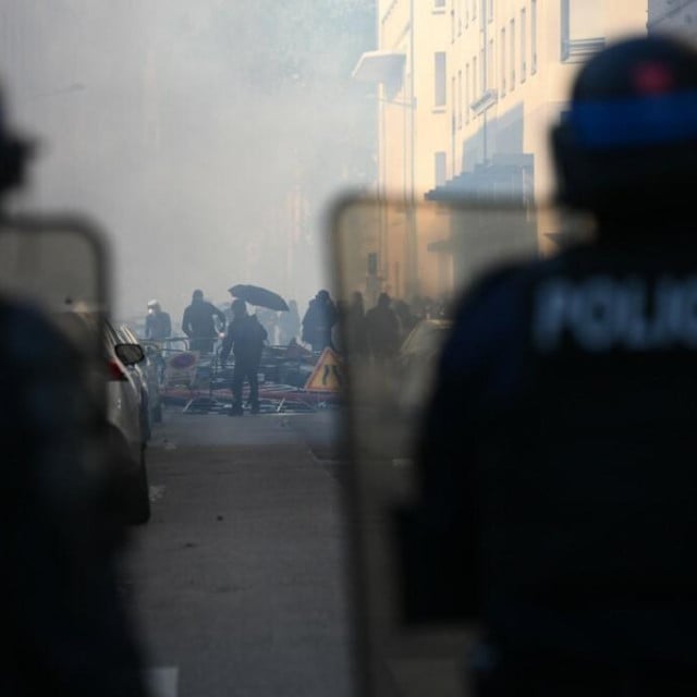 <p>U Strasbourgu su zabilježeni i izravni sukobi s policijom, koja je koristila suzavac (ilustracija)&nbsp;</p>