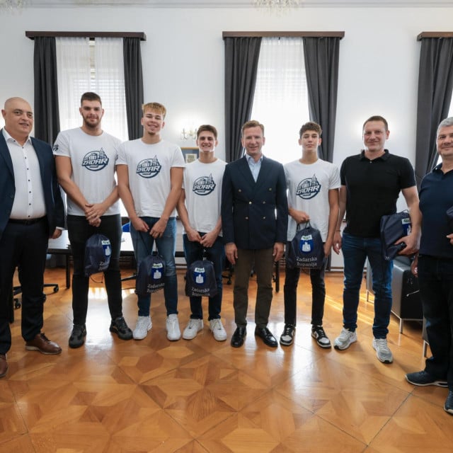 <p>Župan Bilaver primio uspje&scaron;ne sporta&scaron;e u Domu Županije</p>