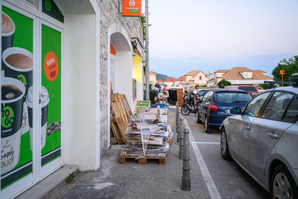 <p>Zatvorena je prva butiga Studenca u Dubrovniku kraj lapadskih semafora</p>