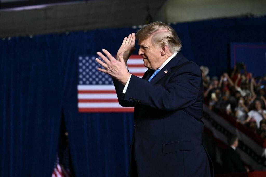 <p>Neka uni&scaron;te Los Angeles. Neka uni&scaron;te San Diego, poručio je&nbsp;Donald Trump u Nebraski&nbsp;</p>