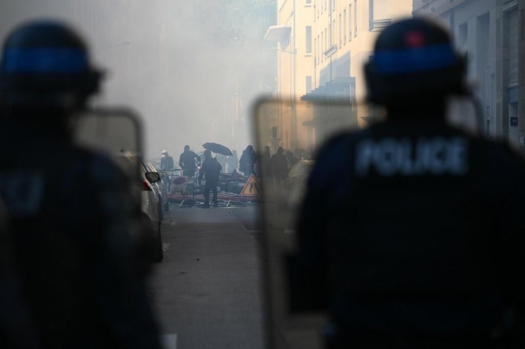 <p>U Strasbourgu su zabilježeni i izravni sukobi s policijom, koja je koristila suzavac (ilustracija)&nbsp;</p>