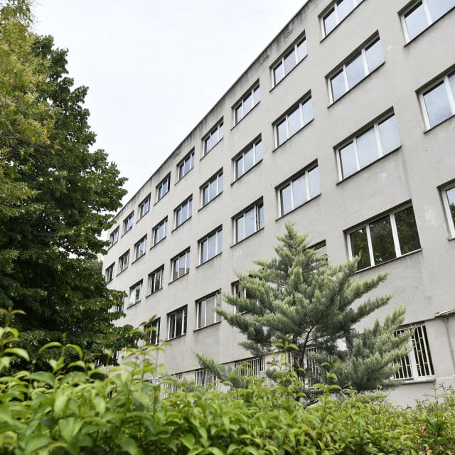 <p>Srednjo&scaron;kolski đački&nbsp;dom na zadarskoj Lipotici</p>