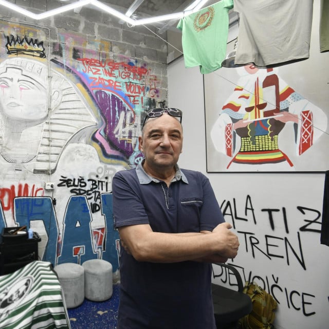 <p>- Grad sigurno ne di&scaron;e onako kako smo disali moja generacija i ja. Nažalost, drukčija su vremena, sve se promijenilo, a grad je narastao. Ni Poluotok vi&scaron;e nije ono &scaron;to je nekad bio - smatra Igor Jelenić zvani Toto</p>