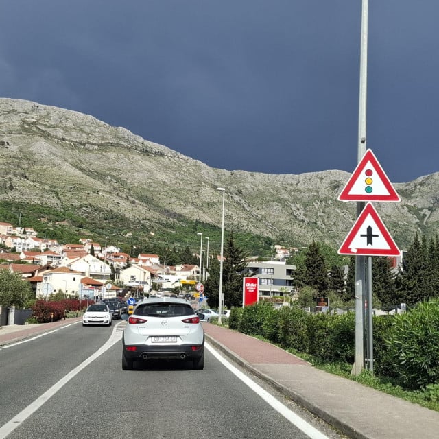 <p>Postojeća magistrala, odnosno državna cesta D(kreće u rekonstrukciju kroz Dubrovnik, Župu dubrovačku i Konavle</p>