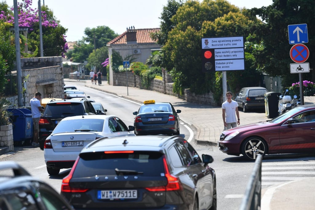 <p>Od 1. travnja do 30. rujna 2026. godine evidentirano je 1.853.123 ulazaka vozila u Zonu</p>
