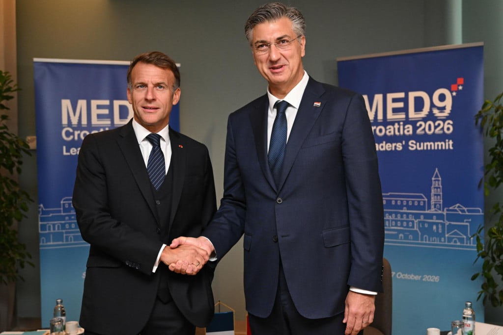 <p>&nbsp; Andrej Plenković i&nbsp; Emmanuel Macron&nbsp; na summitu MED9 u Splitu</p>
