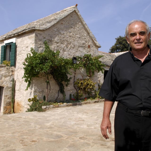 <p>Don Stipe Perkov - Primo&scaron;ten Burnji, etnoselo Jurlinovi dvori u zaseoku Draga&nbsp;</p>