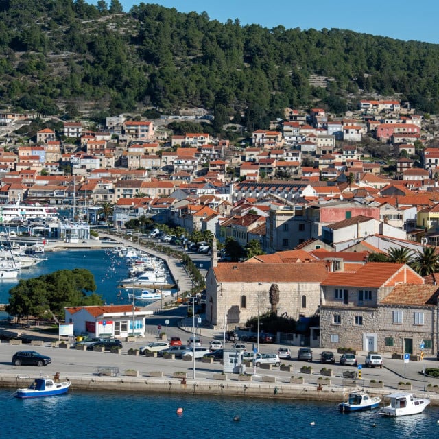 <p>Vela Luka dobiva Zavičajni muzej u zgradi biv&scaron;eg Zadružnog doma</p>