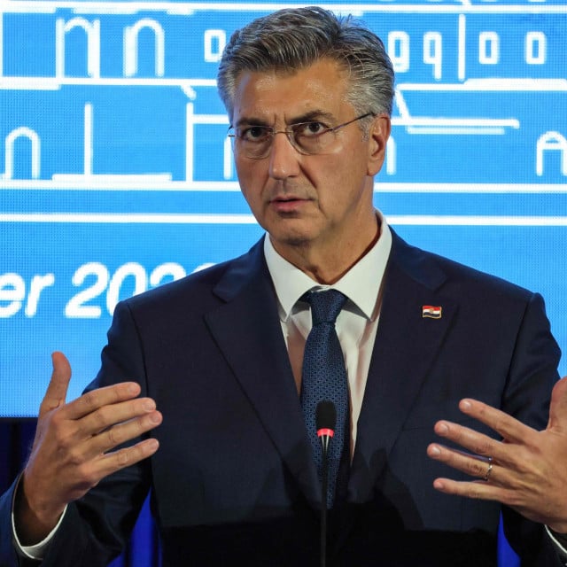 <p>Premijer Andrej Plenković&nbsp;izrazio je uvjerenje da će se gospodarski rast Hrvatske kretati oko 2,3 - 2,4 posto&nbsp;</p>