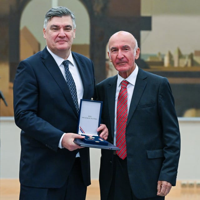 <p>Predsjednik Zoran Milanović i dobitnik odlikovanja Stanislav &Scaron;tambuk</p>