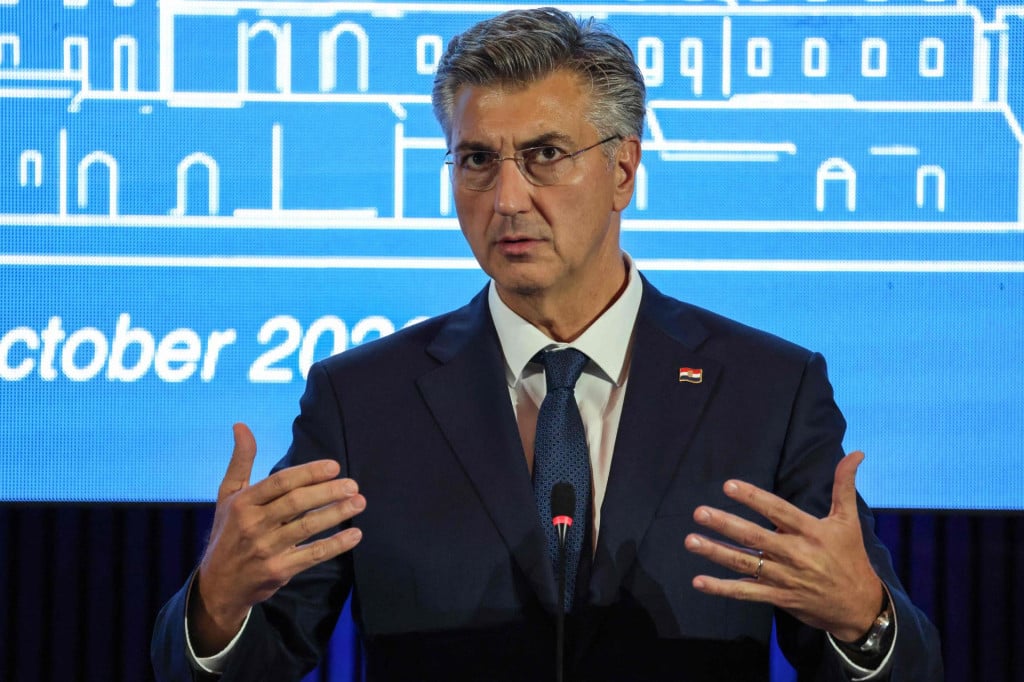 <p>Premijer Andrej Plenković&nbsp;izrazio je uvjerenje da će se gospodarski rast Hrvatske kretati oko 2,3 - 2,4 posto&nbsp;</p>
