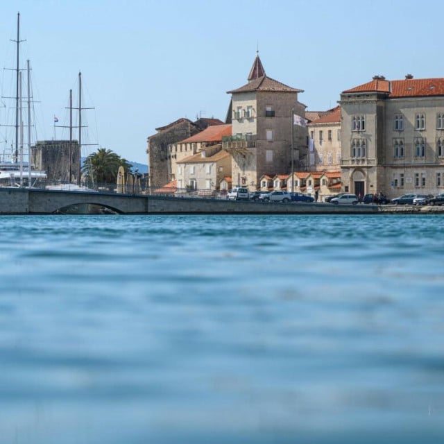 <p>Stari čiovski most<br>
&nbsp;</p>