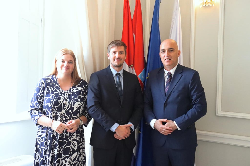 <p>Predsjednik Gradskog vijeća Grada Dubrovnika Marko Potrebica primio je zamjenika veleposlanika Kraljevine Norve&scaron;ke Fredrika Onstada,</p>